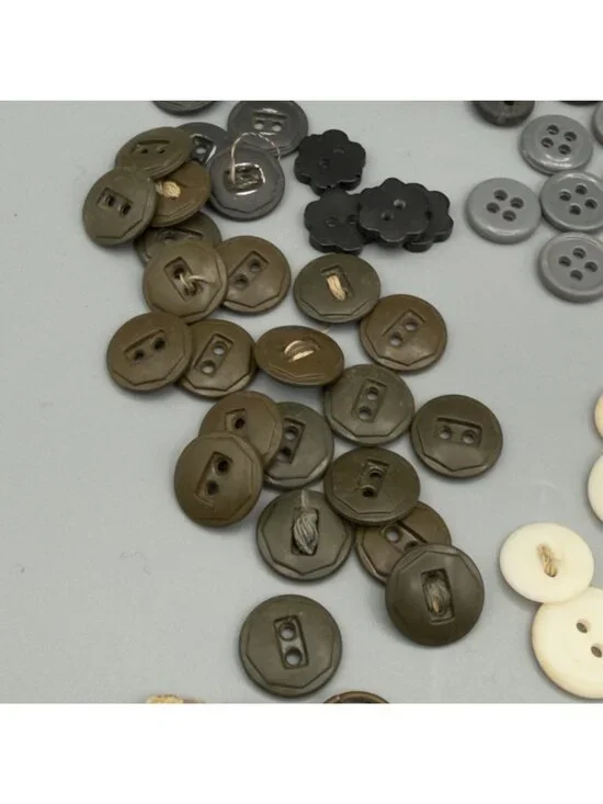 Vintage Glass Jar Assorted Buttons Mother of Pearl Variety Crochet Cover - Picture 11 of 16